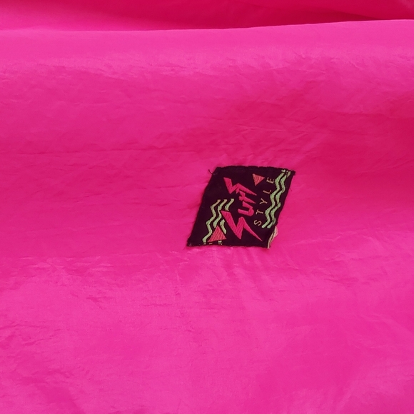 Vintage Surf-Style Hot Pink Windbreaker Suit With matching Pantsπ Hostess Pick - Picture 4 of 13